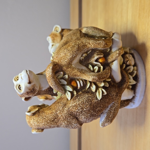 Harmony Kingdom "Family Reunion" Monkeys. Zookeepers Series - Picture 3 of 12